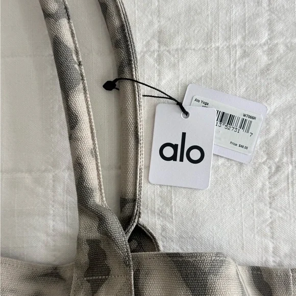 ALO Yoga Black and Gray Patterned Tote Bag, NWT - Picture 2 of 5